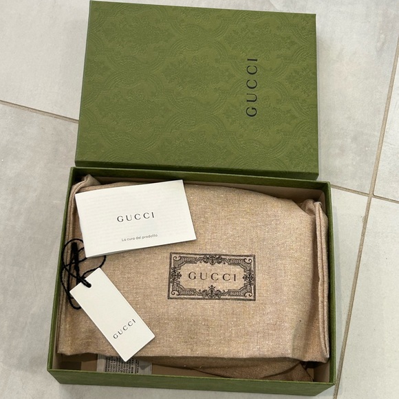 Gucci Black Mini Marmont Crossbody Bag - Picture 4 of 7